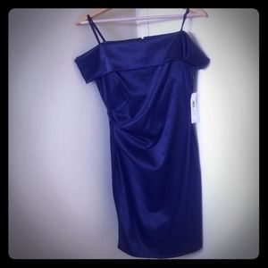 size 6 Navy Off-the-shoulder dress